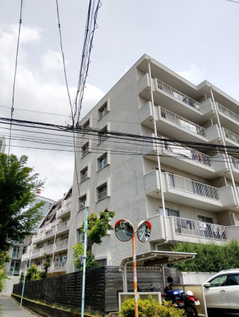 渋谷区代々木、マンションの外観画像です