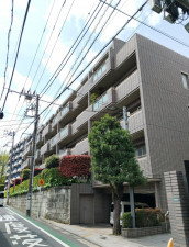 目黒区東山、マンションの外観画像です