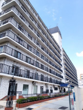渋谷区幡ヶ谷、マンションの外観画像です