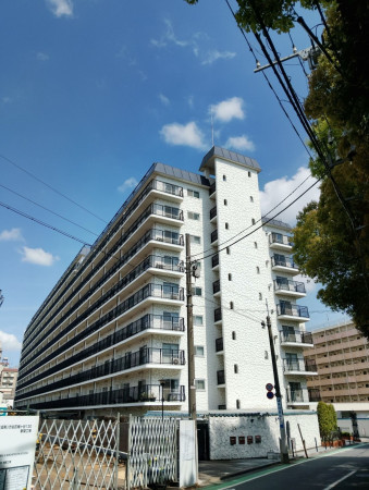 渋谷区幡ヶ谷、マンションの外観画像です