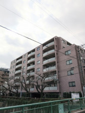 目黒区青葉台、マンションの外観画像です