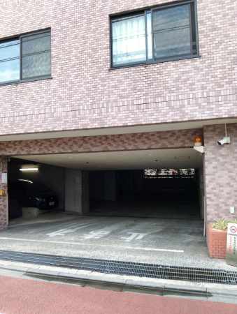 目黒区青葉台、マンションの駐車場画像です