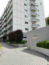 渋谷区恵比寿西、マンションのエントランス画像です