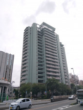 目黒区青葉台、マンションの外観画像です