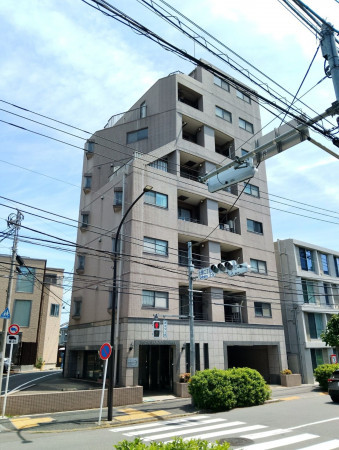 渋谷区上原、マンションの外観画像です