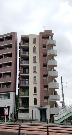 渋谷区富ヶ谷、マンションの外観画像です