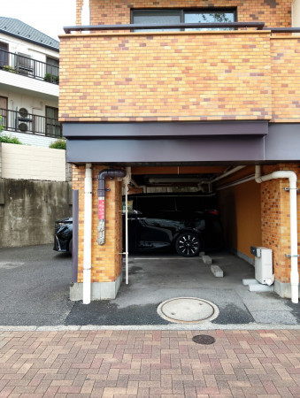 渋谷区代々木、マンションの駐車場画像です