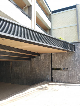 渋谷区上原、マンションのエントランス画像です