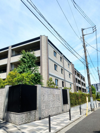 渋谷区上原、マンションの外観画像です