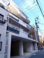 渋谷区上原、マンションの外観画像です