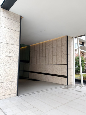 渋谷区恵比寿西、マンションのエントランス画像です