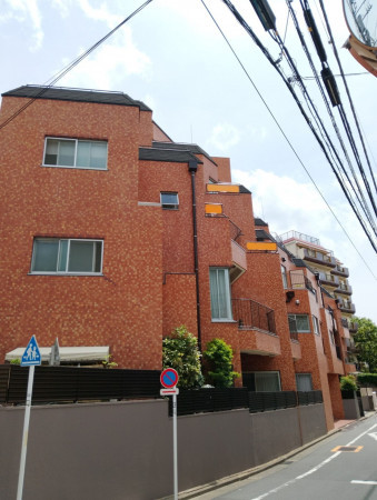 渋谷区代々木、マンションの外観画像です
