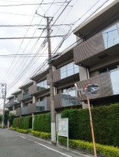 目黒区目黒、マンションの外観画像です