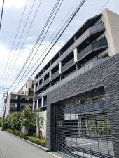 渋谷区幡ヶ谷、マンションの外観画像です