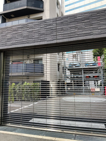 渋谷区幡ヶ谷、マンションの駐車場画像です