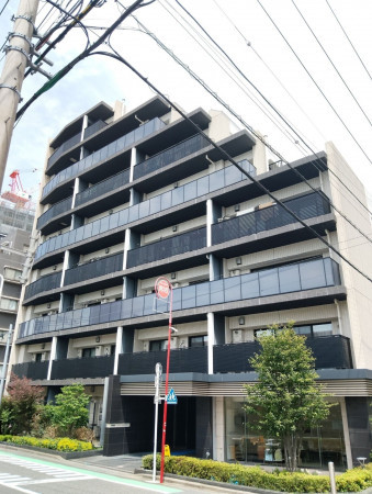 渋谷区幡ヶ谷、マンションの外観画像です