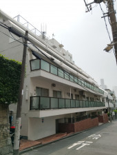渋谷区神宮前、マンションの外観画像です