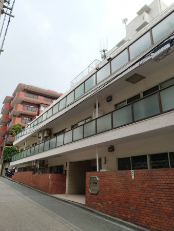 渋谷区神宮前、マンションの外観画像です