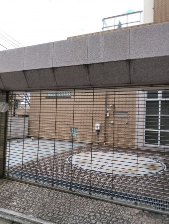 渋谷区代々木、マンションの駐車場画像です