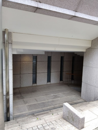 渋谷区代々木、マンションのエントランス画像です