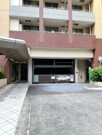 渋谷区恵比寿西、マンションの駐車場画像です