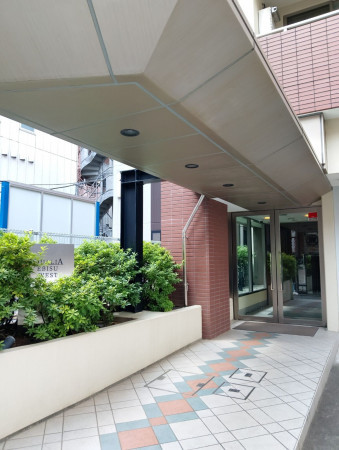渋谷区恵比寿西、マンションのエントランス画像です