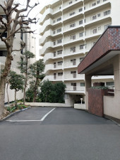 目黒区中目黒、マンションの外観画像です