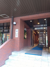 渋谷区代々木、マンションのエントランス画像です
