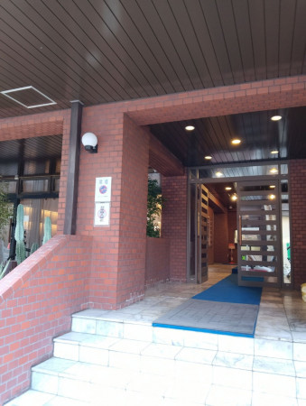 渋谷区代々木、マンションのエントランス画像です