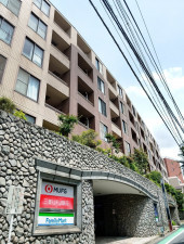 渋谷区代々木、マンションの外観画像です