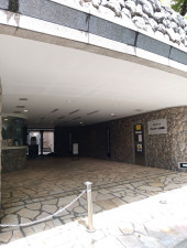 渋谷区代々木、マンションのエントランス画像です