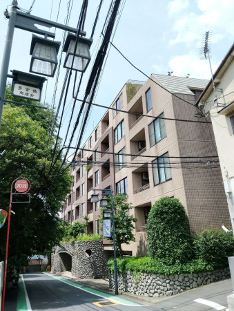 渋谷区代々木、マンションの外観画像です