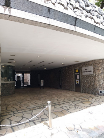 渋谷区代々木、マンションのエントランス画像です