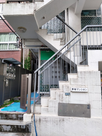 渋谷区千駄ヶ谷、マンションのエントランス画像です