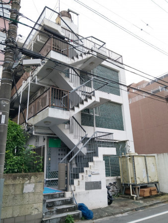 渋谷区千駄ヶ谷、マンションの外観画像です