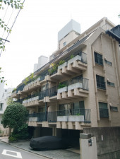渋谷区神宮前、マンションの外観画像です