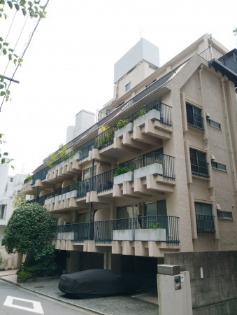 渋谷区神宮前、マンションの外観画像です
