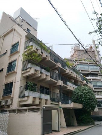 渋谷区神宮前、マンションの外観画像です