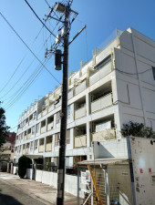 渋谷区代々木、マンションの外観画像です
