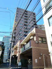 目黒区下目黒、マンションの外観画像です