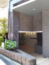 目黒区青葉台、マンションのエントランス画像です