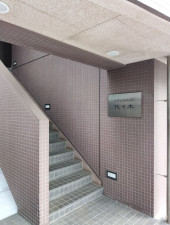 渋谷区千駄ヶ谷、マンションのエントランス画像です