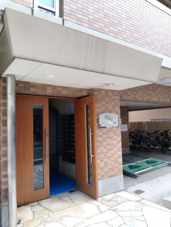 渋谷区富ヶ谷、マンションのエントランス画像です