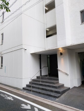目黒区東山、マンションのエントランス画像です