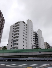 目黒区東山、マンションの外観画像です