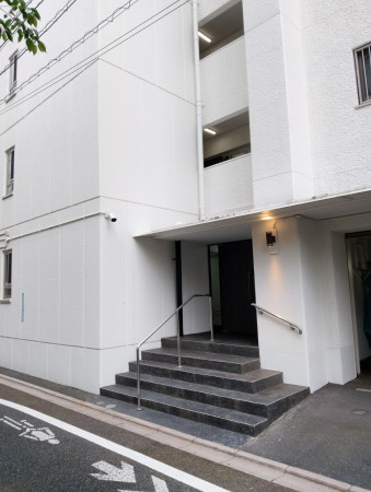 目黒区東山、マンションのエントランス画像です