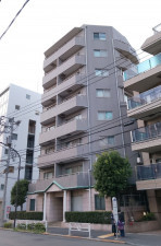 渋谷区上原、マンションの外観画像です
