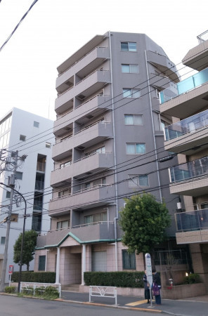 渋谷区上原、マンションの外観画像です