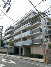 渋谷区南平台町、マンションの外観画像です