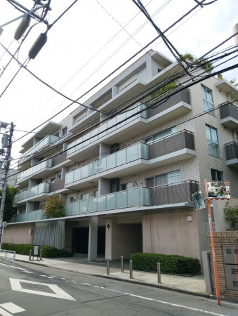渋谷区南平台町、マンションの外観画像です